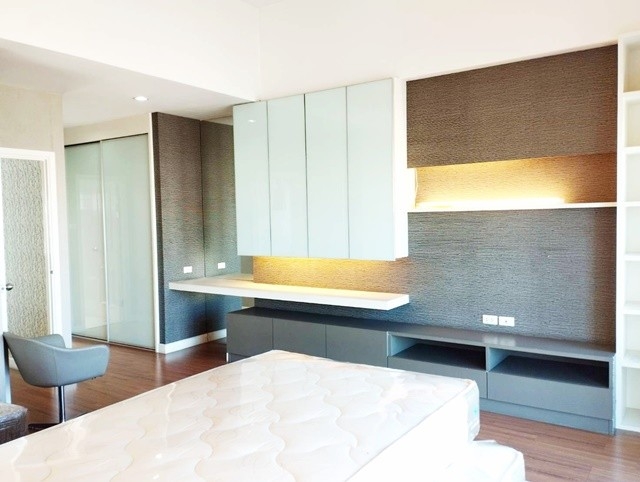 มอเตอร์เวย์ นานาชาติฮีทฟิลด์ 28ตรว. 170ตรม. เตรียมอุดมน้อมเกล้า Buildin MRT สัมมากร ให้เช่า ทาวน์โฮม3ชั้น