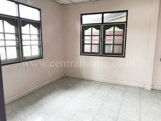 P2 บ้านแฝดชั้นเดียว ซอยศิริเกษม 21 พุทธมลฑลสาย 3 ใกล้ MRT สถานีหลักสอง