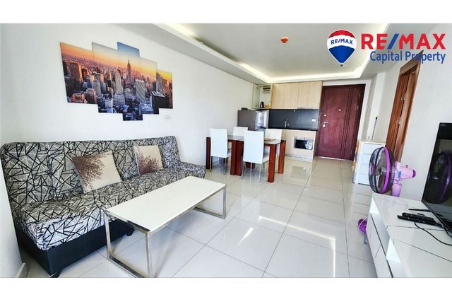 คอนโด 1 ห้องนอนที่สวยงามแห่งนี้ตั้งอยู่บนชั้น 6 ของลากูน่า บีช รีสอร์ท 3 มัลดีฟส์ จอมเทียน คอนโดได้รับการตกแต่งครบครันและมีพื้นที่นั่งเล่นกว้างขวางพร้อมวิวสระว่ายน้ำ ห้องครัวพร้อมอุปกรณ์ครบครัน ห้องนอนพร้อมห้องน้ำในตัวขนาดใหญ่ และระเบียงคุณสมบัติที่สำคัญ:1 ห้องนอน1 ห้องน้ำอาคารบีพื้นที่ใช้สอย 54 ตร.มชั้น 6วิวสระน้ำเฟอร์นิเจอร์ครบการรักษาความปลอดภัยตล