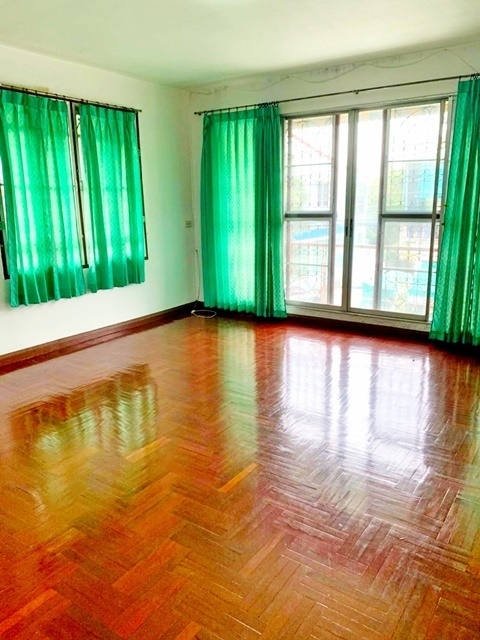 พระจอมเกล้าพระนครเหนือ ถูกที่สุด ขายทาวเฮ้าส์หลังมุม 2ชั้น MRTวงศ์สว่าง 1กม.หรือหลังริม  23ตรว. 159ตรม. 3นอน 2น้ำ 2-3จอดรถ