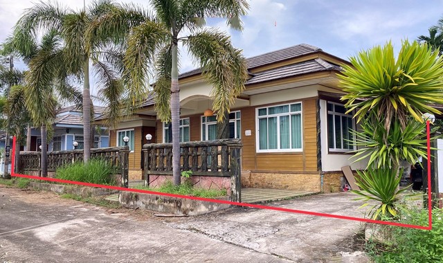 รายละเอียดเพิ่มเติมCode ID : PKK02-14680ราคาขาย      2,082,000 บาท- ขนาดพื้นที่ :  80 ตร.ว - พื้นที่ใช้สอย :   115.60 ตร.ม- จำนวนห้อง :   3 ห้องนอน 2 ห้องน้ำ - ที่จอดรถ :   1-2 คัน- บ้านเดี่ยว :     2 ชั้น- บ้านเดี่ยวหันทางทิศ : -- อายุอาคาร :    10 ปีพิกัดทรัพย์  :    https://maps.app.goo.gl/GAdFGxA5psG9pmDi8สถานที่ใกล้เคียง- ใกล้ตลาดเขาพนม - ห้วยเสียด- ใกล้โลตัส โกเฟรช ซูเปอร์มาร์เก็ต เขาพนม- ใกล้โรงพยาบาลเขาพนม- ใกล้โรงเรียนบ้านหนองน้ำแดงสอบถาม�