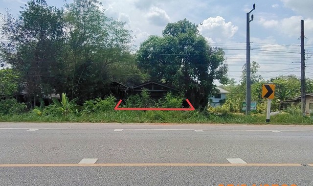 รายละเอียดเพิ่มเติมCode ID : PKK02-14565ราคาขาย      1,220,000 บาท- ขนาดพื้นที่ :  175 ตร.ว (1 งาน / 75 ตร.ว) - พื้นที่ใช้สอย :   75 ตร.ม- จำนวนห้อง :   2 ห้องนอน 1 ห้องน้ำ - ที่จอดรถ :   1-2 คัน- บ้านเดี่ยว :     1 ชั้น- บ้านเดี่ยวหันทางทิศ : -- อายุอาคาร :    37 ปีพิกัดทรัพย์  :    https://maps.app.goo.gl/m6E3Hpbgthgy8MPq8สถานที่ใกล้เคียง- ใกล้ตลาดเขาพนม - ห้วยเสียด- ใกล้โรงพยาบาลเขาพนม - ใกล้โรงเรียนบ้านห้วยพลู- ใกล้โรงเรียนบ้านเขาพนมสอบถามเพิ่มเติม