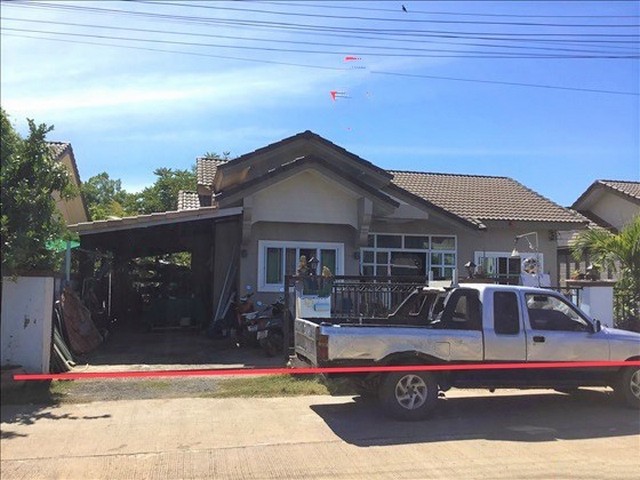 รายละเอียดเพิ่มเติมCode ID :  PKK02-15364ราคาขาย      2,100,000 บาท- ขนาดพื้นที่ :   75 ตร.ว - พื้นที่ใช้สอย :    146.50 ตร.ม- จำนวนห้อง :  3 ห้องนอน 2 ห้องน้ำ- จอดรถ :    1-2 คัน- บ้านเดี่ยว  :  1 ชั้น- บ้านเดี่ยวหันทางทิศ :- อายุอาคาร :   8 ปี พิกัดทรัพย์ :    https://maps.app.goo.gl/531HeTD8NLvEMU8y5สถานที่ใกล้เคียง- ใกล้โลตัส โกเฟรช ซูเปอร์มาร์เก็ต พังโคน- ใกล้บิ๊กซี ซูเปอร์เซ็นเตอร์ พังโคน- ใกล้โรงพยาบาลพังโคน- ใกล้โลตัส เอ็กซ์เพรส พังโคนสอ�