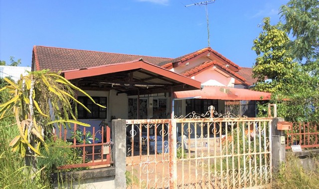 รายละเอียดเพิ่มเติมCode ID :  PKK02-14626ราคาขาย      1,569,000 บาท- ขนาดพื้นที่ :   79 ตร.ว - พื้นที่ใช้สอย :    178.50 ตร.ม- จำนวนห้อง :  2 ห้องนอน 1 ห้องน้ำ- จอดรถ :    1-2 คัน- บ้านครึ่งตึกครึ่งไม้  :  1 ชั้น- บ้านครึ่งตึกครึ่งไม้หันทางทิศ :- อายุอาคาร :   14 ปี พิกัดทรัพย์ :      https://maps.app.goo.gl/Zkmhk6vDaCiHzHZ17สถานที่ใกล้เคียง- ใกล้โลตัส โกเฟรช ซูเปอร์มาร์เก็ต พังโคน- ใกล้บิ๊กซี ซูเปอร์เซ็นเตอร์ พังโคน- ใกล้โรงพยาบาลพังโคน- ใกล้โลต