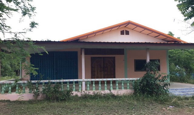 รายละเอียดเพิ่มเติมCode ID : PKK02-12856ราคาขาย      1,901,000 บาท- ขนาดพื้นที่ :   400 ตร.ว (1 ไร่) - พื้นที่ใช้สอย :    176 ตร.ม- จำนวนห้อง :  2 ห้องนอน 2 ห้องน้ำ- จอดรถ :    1-2 คัน- บ้านเดี่ยว  :  1 ชั้น- บ้านเดี่ยวหันทางทิศ :- อายุอาคาร :   12 ปี พิกัดทรัพย์ :      https://maps.app.goo.gl/Ea4RcS9cKb1C7ict5สถานที่ใกล้เคียง- ใกล้โลตัส โกเฟรช ซูเปอร์มาร์เก็ต พังโคน- ใกล้บิ๊กซี ซูเปอร์เซ็นเตอร์ พังโคน- ใกล้โรงพยาบาลพังโคน- ใกล้โลตัส เอ็กซ์เพรส พัง�