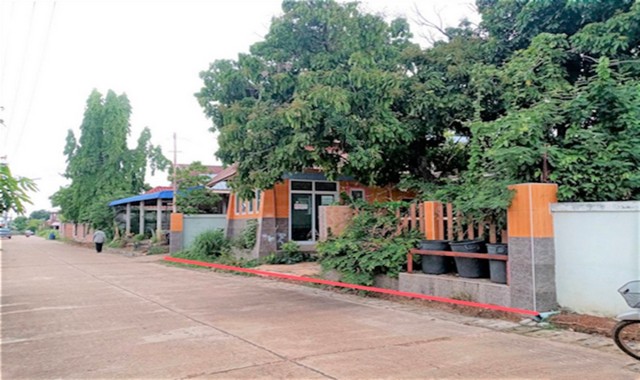 รายละเอียดเพิ่มเติมCode ID : PKK02-11680ราคาขาย      3,189,000 บาท- ขนาดพื้นที่ :   203 ตร.ว (2 งาน / 3 ตร.ว) - พื้นที่ใช้สอย :    437.50 ตร.ม- จำนวนห้อง :  8 ห้องนอน 9 ห้องน้ำ- จอดรถ :    1-2 คัน- บ้านเดี่ยว  : 1 ชั้น- บ้านเดี่ยว หันทางทิศ :- อายุอาคาร :   12 ปี พิกัดทรัพย์ :      https://maps.app.goo.gl/tNw9Zegcntk5vrCF9สถานที่ใกล้เคียง- ใกล้โลตัส โกเฟรช ซูเปอร์มาร์เก็ต พังโคน- ใกล้บิ๊กซี ซูเปอร์เซ็นเตอร์ พังโคน- ใกล้โรงพยาบาลพังโคน- ใกล้วัดศรีคูณพัฒน�