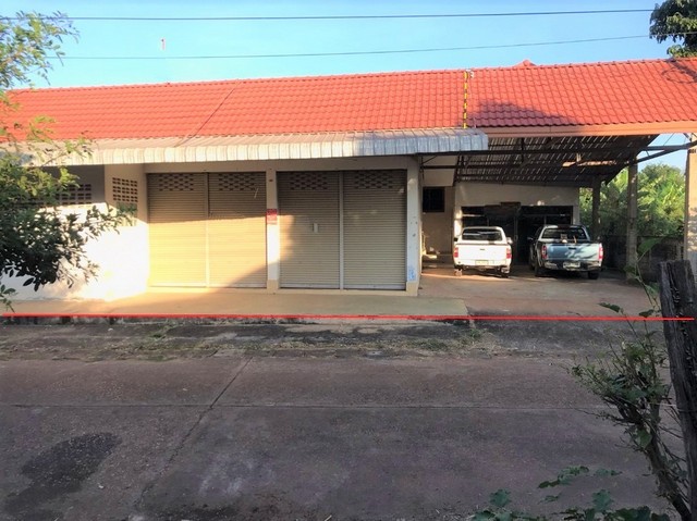 รายละเอียดเพิ่มเติมCode ID : PKK02-13526ราคาขาย      2,499,000 บาท- ขนาดพื้นที่ :   146 ตร.ว (1 งาน / 46 ตร.ว) - พื้นที่ใช้สอย :   133 ตร.ม- จำนวนห้อง :  - ห้องนอน 1 ห้องน้ำ - จอดรถ :   1-2 คัน- บ้านเดี่ยว  :      1 ชั้น- บ้านเดี่ยวหันทางทิศ :- อายุอาคาร :    12 ปีพิกัดทรัพย์ :      https://maps.app.goo.gl/92Gweu1NMHAuogBd8สถานที่ใกล้เคียง- ใกล้ตลาดสดขมิ้น- ใกล้โรงเรียนโพนบกสหราษฎร์วิทยา- ใกล้วัดศรีบุญเรือง- ใกล้โรงเรียนศรีบุญเรืองวิทยาคารสอบถามเพิ่ม�