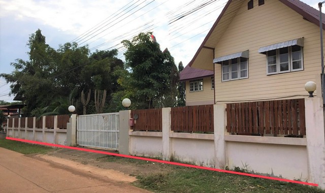 รายละเอียดเพิ่มเติมCode ID : PKK02-12701ราคาขาย      4,340,000 บาท- ขนาดพื้นที่ :  417 ตร.ว (1 ไร่ / 17 ตร.ว) - พื้นที่ใช้สอย :   239.50 ตร.ม- จำนวนห้อง :  1 ห้องนอน 2 ห้องน้ำ - จอดรถ :   1-2 คัน- บ้านเดี่ยว  :      2 ชั้น- บ้านเดี่ยวหันทางทิศ :- อายุอาคาร :    7 ปีพิกัดทรัพย์ :      https://maps.app.goo.gl/PLmygZ9jNhtiGgLW9สถานที่ใกล้เคียง- ใกล้โลตัส โกเฟรช สาขากกส้มโฮง- ใกล้โรงพยาบาลตงศิริสกลนคร- ใกล้วัดสังคมโพธาราม- ใกล้โรงเรียนบ้านศรีวิชาสอบถามเพิ่�