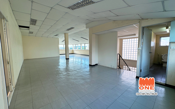 เช่าออฟฟิศ / ทำการค้า อาคารราม71 ติดถนนรามคำแหง71 เยื้องสนามราชมังคลาฯ ราคาเริ่มต้นเพียง 333 บาท/ตรม. ขนาด 120 – 150 ตรม. (ชั้น 5) M5086 https://youtu.be/feJFZRIW1RE รายละเอียดอาคารพร้อมให้เช่า เป็นสำนักงาน จัดสัมนาประชุม หรือทำกิจการ ติดถนนรามคำแหง71 ทำเลทอง เยื้องสนามรัชมังคลาฯ เดินทางสะดวก มีที่จอดรถให้ชั้น 1 เป็นคลีนิคทันตกรรมสวยหรู ชั้นปล่อยเช่า คือชั้นที่ 2,4,5เช่า 2 ชั้นขึ้นไปราคาพิเศษ!!! 