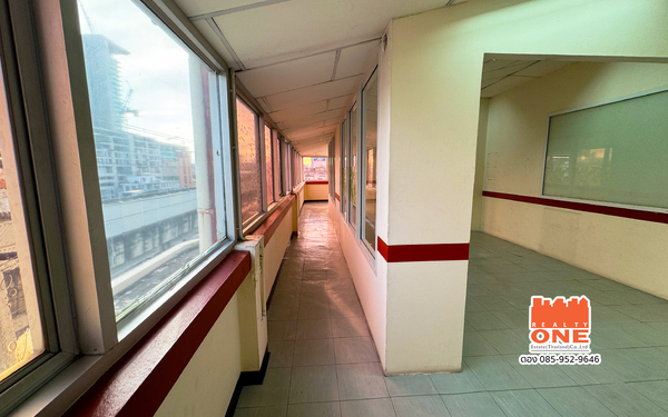 เช่าออฟฟิศ / ทำการค้า อาคารราม71 ติดถนนรามคำแหง71 เยื้องสนามราชมังคลาฯ ราคาเริ่มต้นเพียง 333 บาท/ตรม. ขนาด 120 – 150 ตรม. (ชั้น 5)