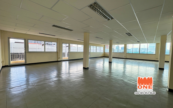 เช่าออฟฟิศ / ทำการค้า อาคารราม71 ติดถนนรามคำแหง71 เยื้องสนามราชมังคลาฯ ราคาเริ่มต้นเพียง 333 บาท/ตรม. ขนาด 120 – 150 ตรม. (ชั้น 4) M5085 https://youtu.be/0WPA5SUMFNA รายละเอียดอาคารพร้อมให้เช่า เป็นสำนักงาน จัดสัมนาประชุม หรือทำกิจการ ติดถนนรามคำแหง71 ทำเลทอง เยื้องสนามรัชมังคลาฯ เดินทางสะดวก มีที่จอดรถให้ชั้น 1 เป็นคลีนิคทันตกรรมสวยหรู ชั้นปล่อยเช่า คือชั้นที่ 2,4,5เช่า 2 ชั้นขึ้นไปราคาพิเศษ!!! 