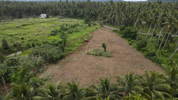 รหัส : 3580ประเภททรัพย์สิน : ที่ดินเปล่าทำเลต่างๆ : ต่างจังหวัดรายละเอียดย่อ :ราคาขาย 3,500,000 บาทรายละเอียดทั้งหมด :ขายที่ดินเปล่า ตั้งอยู่ที่ตำบลธงชัย อำเภอบางสะพาน ประจวบคีรีขันธ์– ที่ดินมีโฉนด เนื้อที่ 3 ไร่ 2 งาน 32 ตร.วาอยู่ห่างหาดบ้านกรูดประมาณ 1.6 กิโลเมตรบรรยากาศเงียบสงบ อากาศดี การคมนาคมสะดวกราคาขาย 3,500,000 บาทสอบถามข้อมูลCALL : 094 457 4289LINE : 0944574289จูนดา มงคลสุข 