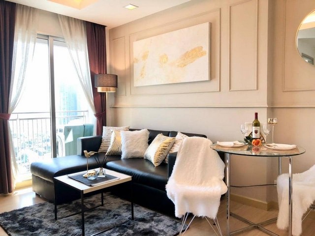 Thru ThongLor, beautiful view, private, peaceful, 31st floor, BTS Thonglor.***Service for selling/renting houses, condos and giving advice. If interested, contact at any time***Interested in additional details or pictures or making an appointment to see the room?Contact Ekachai (Aui)T. 089-799-5598Line ID: @auiauiaui001 (add @ in front) (Agent Post)Room type: 1 bedroom, 1 bathroomSize 31.27 sq m., 31st floorClean room, beautifully decorated, ready to move in.details-------------------------------------------------- ------------Rental price: 15,000 baht per month-------------------------------------------------- ------------* Complete electrical appliances- Air conditioning- fridge- TV- washing machine-------------------------------------------------- ------------*Nearby important places (Based on information from Google Map)1. BTS Thonglor2. Bangkok Hospital3. J Avenue4. Marketplace Thonglor5. Emporium-------------------------------------------------- ------------Rental conditions1 yea