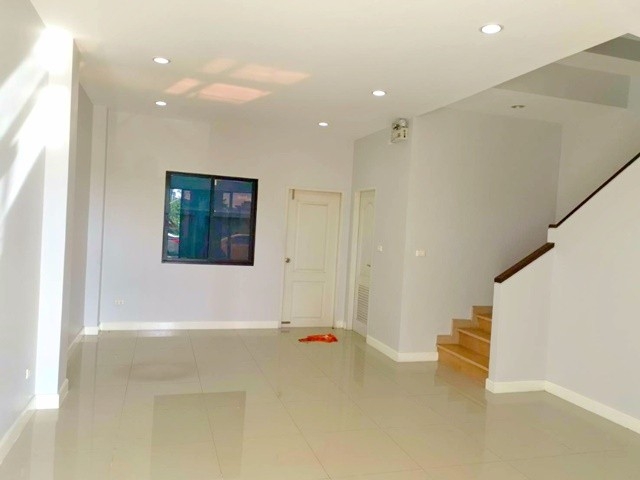 ห้องมุม 33ตรว. 264ตรม. ไอฟีล เมกา บางนา ให้เช่าโฮมออฟฟิศใหญ่มาก4 ชั้น 3นอน 4น้ำ 2จอดรถ 6แอร์