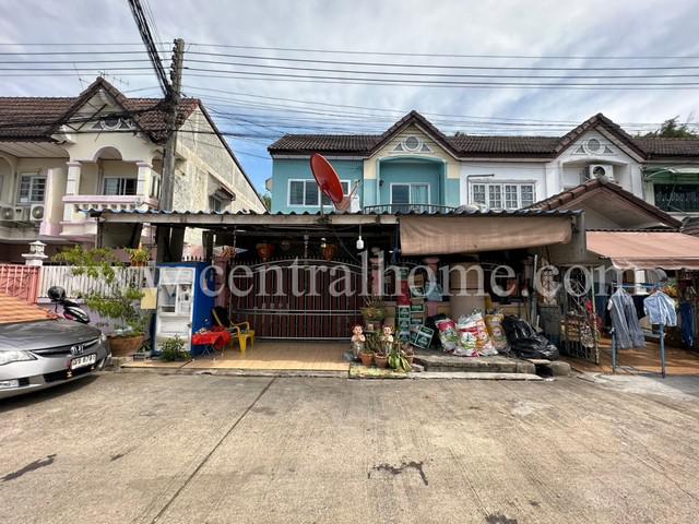 รหัสทรัพย์   4680ทาวน์เฮ้าส์ เสนาแกรนด์โฮม ติวานนท์-รังสิต หลังริม ราคาถูกที่ตั้ง ถนนบางบัวทอง-บางพูน ตำบลบางพูน อำเภอเมืองปทุมธานี ปทุมธานี 12000รายละเอียดทรัพย์- ทาวน์เฮ้าส์ 2 ชั้น, ขนาดพื้นที่ 39 ตารางวา, พื้นที่ใช้สอย 160 ตารางเมตร- 3 ห้องนอน, 2 ห้องน้ำ, 1 ห้องครัว, 1 ห้องอเนกประสงค์, 1 ที่จอดรถ- ต่อเติมหลังคา ด้านหน้า และหลังบ้านแล้ว- หลังริม พื้นที่ใช้สอยเยอะสิ่งอำนวยคว