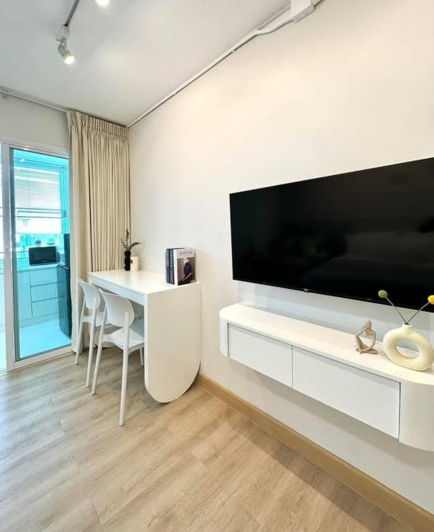 ซื้อไว้ลงทุนคุ้มมากผลตอบแทนกว่า 10 % คอนโดรีโนเวทใหม่ บนถนนนิมมาน ใกล้มช. 103 คอนโด วิวสวย ตกแต่งครบ หิ้วกระเป๋าพร้อมเข้าอยู่ได้เลย