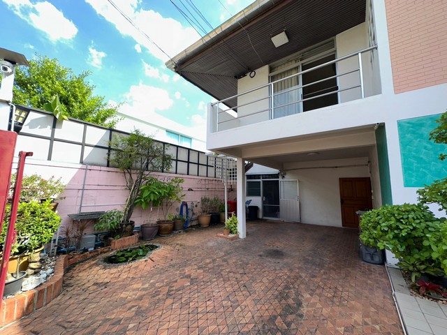 ขายบ้านเดี่ยว  2 ชั้น  พื้นที่  79 ตารางวา  หมู่บ้านคลองตันนิเวศน์ ซ. ปรีดีพนมพงค์ 42   ZJ075