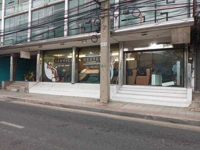 ให้เช่าพื้นที่โชว์รูมชั้น1 พื้นที่ใช้สอย 464 ตารางเมตร ติดริมถนนศรีนครินทร์ ใกล้ๆแยกลำสาลี