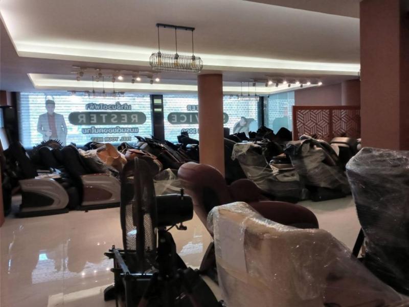 ให้เช่าพื้นที่โชว์รูมชั้น1 พื้นที่ใช้สอย 464 ตารางเมตร ติดริมถนนศรีนครินทร์ ใกล้ๆแยกลำสาลี