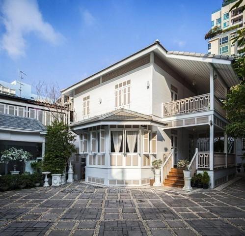 EPL-HR2851 ให้เช่าบ้านเดี่ยว 2 ชั้นย่านสี่พระยา สามย่าน สุรวงค์ สีลม ศาลาแดง ใกล้MRTสามย่าน  พื้นที่ใช้สอย 215 ตารางเมตร จอดรถ 3 คัน จุฬา สีลม สามย่านมิตรทาวน์ เช่า 135,000 บาท: ติดต่อ : คุณ เอก  :  061-241 4954   &   083-017 9463   : Line Id : eak2325: กดลิ้งค์เพื่อเเอดไลน์ครับ :  https://line.me/ti/p/A6pc3MToug     :  https://line.me/ti/p/OLEY0bJTsVราคาเช่า 135,000 บาท / เดือน ( สัญญาขั้นต่ำ 3 ปี ประกัน 3 เดือน ล่วงหน้า 1 เดือน )ที่ตั้ง ถนนทรัพย์ แขวงสี่พระยา เขตบางรัก กร�