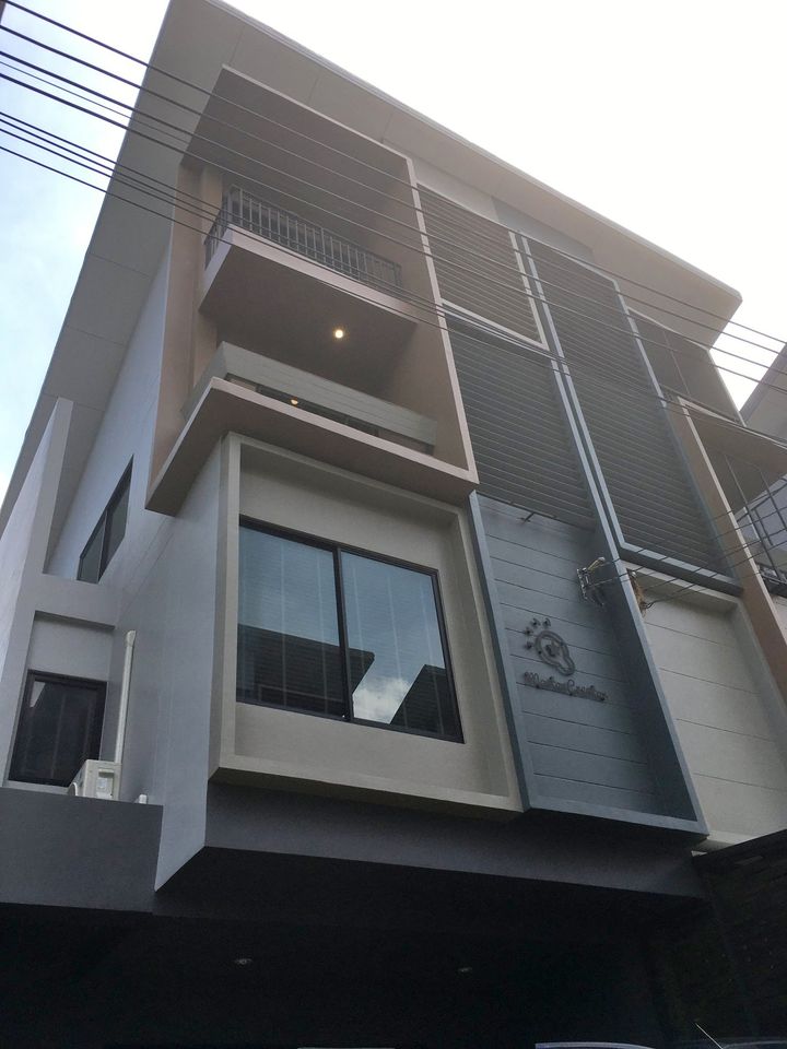 CH890-OSBH-RE ให้เช่า ทาวน์​โฮม 3 ชั้นครึ่ง เฮ้าส์โคลเวอร์ (Haus Clover) ราชพฤกษ์ บางพลับให้เช่า ทาวน์​โฮม 3 ชั้นครึ่ง เฮ้าส์โคลเวอร์ (Haus Clover) ราชพฤกษ์ บางพลัด ราคาเช่า 50,000 บาท สนใจติดต่อ 0945695997 ชาญครับ หรือสามารถแคปหน้าจอส่งไลน์ได้เลยครับทาวน์โฮม 3 ชั้นครึ่ง 3 ห้องนอน 3 ห้องน้ำพท.ใช้สอย 200 ตร.ม.24,000/ เดือน (รวมค่าส่วนกลาง)**(สัญญาเช่า 1 ปี = จ่ายเงินประกัน 2 เดือน /ค่าเช่าล่วงหน้า 1 เดือน เข้าอยู่�