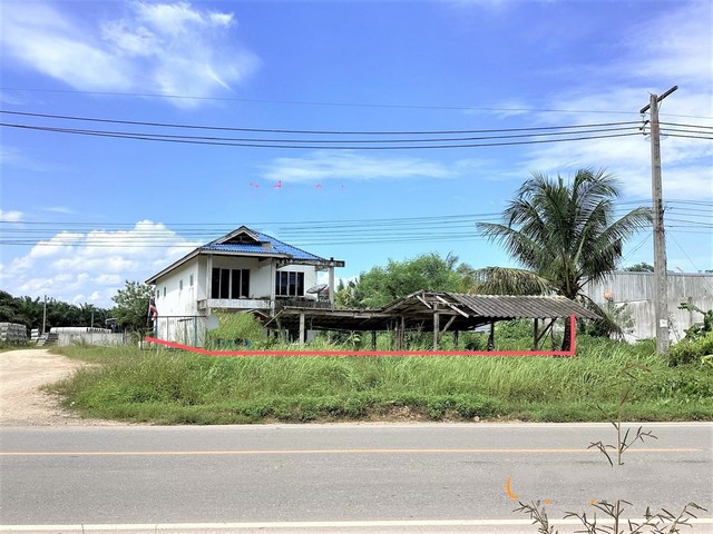 รายละเอียดเพิ่มเติมCode ID : PKK02-10430ราคาขาย         4,378,000 บาท- ขนาดพื้นที่ :  100 ตร.ว (1 งาน) - พื้นที่ใช้สอย :   356 ตร.ม- จำนวนห้อง :    2 ห้องนอน 2 ห้องน้ำ - ที่จอดรถ :     1-2 คัน- บ้านเดี่ยว :       2 ชั้น- บ้านเดี่ยวหันทางทิศ : -- อายุอาคาร :     9 ปีพิกัดทรัพย์  :    https://maps.app.goo.gl/bLStpEUrdY8cZPKE7สถานที่ใกล้เคียง- ใกล้ตลาดสดพรุดินนา- ใกล้โลตัส โกเฟรช ลำทับ กระบี่ - ใกล้โรงพยาบาลลำทับ- ใกล้โรงเรียนบ้านเกาะไทรสอบถามเพิ่มเติม/นัดช