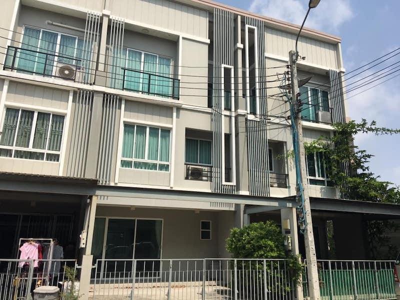 EPL-HR2846 ให้เช่าทาวน์โฮม 3ชั้น ซอยพัฒนาการ 38 โครงการ พาทิโอ พัฒนาการ38 พื้นที่ใช้สอย 155.0ตร.ม.  3ห้องนอน 3ห้องน้ำ ขนาด20.10ตรว.พร้อมเฟอร์นิเจอร์และเครื่องใช้ไฟฟ้า เช่าเดือนละ 27,000 บาท: ติดต่อ : คุณ เอก  :  061-241 4954   &   083-017 9463   : Line Id : eak2325: กดลิ้งค์เพื่อเเอดไลน์ครับ :  https://line.me/ti/p/A6pc3MToug     :  https://line.me/ti/p/OLEY0bJTsVเช่าเดือนละ 27,000 บาท สัญญาขั้นต่ำ 1ปี ประกัน 2เดือน ล่วงหน้า 1เดือน บ้านว่างพร้อมเปิด วันที่ 19 พย เป็นต้นไปท�