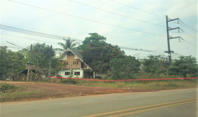 รายละเอียดเพิ่มเติมCode ID : PKK02-15794ราคาขาย       3,658,000 บาท- ขนาดพื้นที่ :   1,162 ตร.ว (2 ไร่ / 3 งาน / 62 ตร.ว)- พื้นที่ใช้สอย :    153 ตร.ม- จำนวนห้อง :   3 ห้องนอน 1 ห้องน้ำ- จอดรถ :        1-2 คัน- บ้านครึ่งตึกครึ่งไม้ :     2 ชั้น- บ้านครึ่งตึกครึ่งไม้หันทางทิศ :- อายุอาคาร :    22 ปีพิกัดทรัพย์ :   https://maps.app.goo.gl/VNovyUsu4gN8ecgBAสถานที่ใกล้เคียง- ใกล้โลตัส โกเฟรช ซูเปอร์มาร์เก็ต วานรนิวาส- ใกล้โรงพยาบาลวานรนิวาส- ใกล้โรงเรียนมัธยมว�