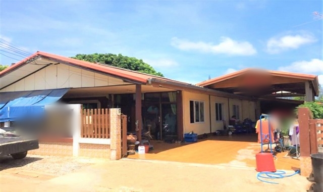 รายละเอียดเพิ่มเติมCode ID : PKK02-15791ราคาขาย       2,966,000 บาท- ขนาดพื้นที่ :   129.90 ตร.ว (1 งาน / 29.90 ตร.ว)- พื้นที่ใช้สอย :    177 ตร.ม- จำนวนห้อง :   2 ห้องนอน 1 ห้องน้ำ- จอดรถ :     1-2 คัน- บ้านเดี่ยว :     1 ชั้น- บ้านเดี่ยวหันทางทิศ :- อายุอาคาร :    21 ปีพิกัดทรัพย์ :   https://maps.app.goo.gl/X55pMLsVJjd2UU1QAสถานที่ใกล้เคียง- ใกล้โลตัส โกเฟรช ซูเปอร์มาร์เก็ต วานรนิวาส- ใกล้วัดบูรพานิวาสพัฒนา- ใกล้โรงเรียนมัธยมวานรนิวาส- ใกล้ตลาดสดเทศบาล�