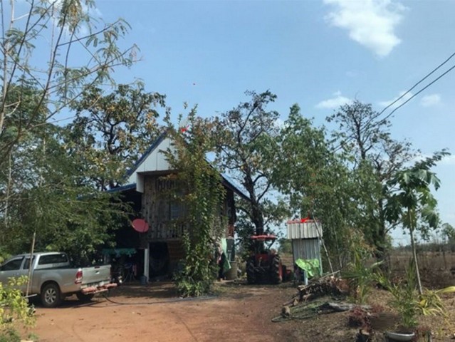 รายละเอียดเพิ่มเติมCode ID : PKK02-15628ราคาขาย       5,762,000 บาท- ขนาดพื้นที่ :   15,792 ตร.ว (39 ไร่  / 1 งาน / 92 ตร.ว)- พื้นที่ใช้สอย :    38.50 ตร.ม- จำนวนห้อง :   1 ห้องนอน - ห้องน้ำ- จอดรถ :    1-2 คัน- บ้านเดี่ยว :     1 ชั้น- บ้านเดี่ยวหันทางทิศ :- อายุอาคาร :    14 ปีพิกัดทรัพย์ :   https://maps.app.goo.gl/K9yBYpASK59syXQn9สถานที่ใกล้เคียง- ใกล้โลตัส โกเฟรช ซูเปอร์มาร์เก็ต วานรนิวาส- ใกล้วัดบูรพานิวาสพัฒนา- ใกล้โรงเรียนอนุบาลวานรนิวาส (ราษฎร์บำรุ�