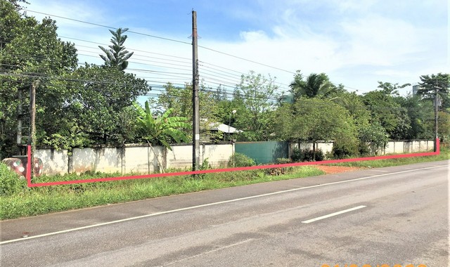 รายละเอียดเพิ่มเติมCode ID : PKK02-11372ราคาขาย         7,587,000 บาท- ขนาดพื้นที่ :   1,565.30 ตร.ว (3 ไร่ / 3 งาน / 65.30 ตร.ว)- พื้นที่ใช้สอย :    297.50 ตร.ม- จำนวนห้อง :    - ห้องนอน 1 ห้องน้ำ - ที่จอดรถ :     1-2 คัน- บ้านเดี่ยว :       1 ชั้น- บ้านเดี่ยวหันทางทิศ : -- อายุอาคาร :     12 ปีพิกัดทรัพย์ :     https://maps.app.goo.gl/PHQq8NdCUoJMHC5J9สถานที่ใกล้เคียง- ใกล้มินิบิ๊กซี คลองท่อม- ใกล้โลตัส โกเฟรช คลองพน กระบี่- ใกล้โลตัส โกเฟรช ซูเปอร์มาร์เก็ต คลองท่อม - ใ�