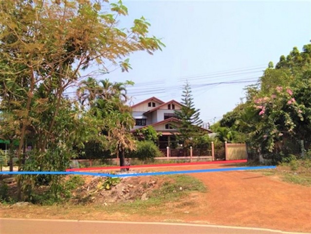 รายละเอียดเพิ่มเติมCode ID :  PKK02-15683ราคาขาย      3,049,000 บาท- ขนาดพื้นที่ :   245.70 ตร.ว (2 งาน / 45.70 ตร.ว) - พื้นที่ใช้สอย :    427 ตร.ม- จำนวนห้อง :  4 ห้องนอน 3 ห้องน้ำ- จอดรถ :    1-2 คัน- บ้านเดี่ยว  :     2 ชั้น- บ้านเดี่ยวหันทางทิศ :- อายุอาคาร :   17 ปี พิกัดทรัพย์ :    https://maps.app.goo.gl/kkrLhnihZjshbLmK7สถานที่ใกล้เคียง- ใกล้โลตัส โกเฟรช พังโคน- ใกล้บิ๊กซี พังโคน- ใกล้วัดศรีโพธิ์ชัย- ใกล้โรงเรียนบ้านไฮหย่อง(ภูเงินประชานุกูล)สอบถามเพ�