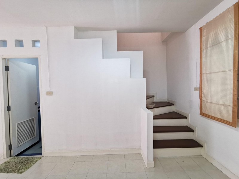 ม.​มนวดี เอ็กซ์คลูซีฟ​  บางบัวทอง ซอยบ้านกล้วย​ นนทบุรี