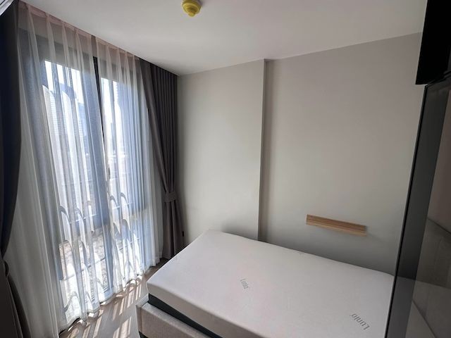 The Reserve Sukhumvit 61 is private, peaceful, livable, 5th floor, BTS Ekkamai.***Service for selling/renting houses, condos and giving advice. If interested, contact at any time***Interested in additional details or pictures or making an appointment to see the room, please contact Ekachai.T. 089-799-5598Line ID: @auiauiaui001 (add @ in front) (Agent Post)Room type: 2 bedrooms, 1 bathroomSize 48 sq m., 5th floorClean room, beautifully decorated, ready to move in.details-------------------------------------------------- ------------Rental price: 43,000 baht per month-------------------------------------------------- ------------*Nearby important places (Based on information from Google Map)- Donki Mall Thonglor : 400 m.- BTS Ekkamai- Emquartier : 2.7 km.- Emporium : 2.8 km.- Bangkok University: 2.9 km.- Sukhumvit Hospital: 1.4 km.-------------------------------------------------- ------------Rental conditions1 year rental contractPay 1 months rent in advance, 2 months room security depo
