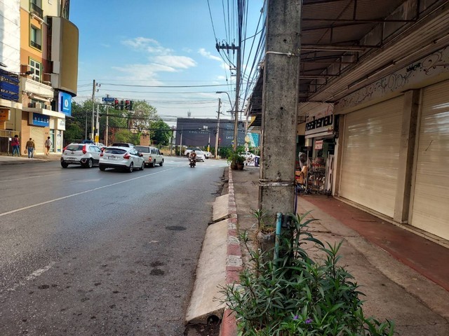 อาคารพาณิชย์ 1คูหา 4ชั้นครึ่ง ที่ทำเลทอง ข้างบขส. จ.อุดรธานี  ZE582