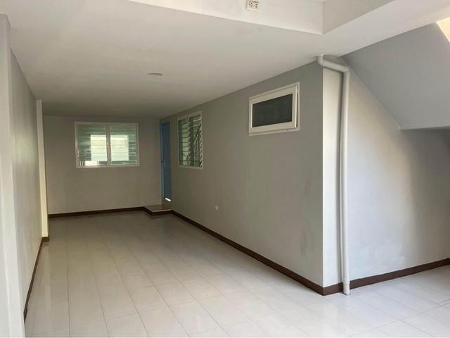ให้เช่าทาวน์โฮม 3 ชั้น  เนื้อที่ 36 ตรว.3 ห้องนอน 3 ห้องน้ำ  โครงการเมอริท เพลส ลาดพร้าว 87 รีโนเวทใหม่ เดินทางสะดวก
