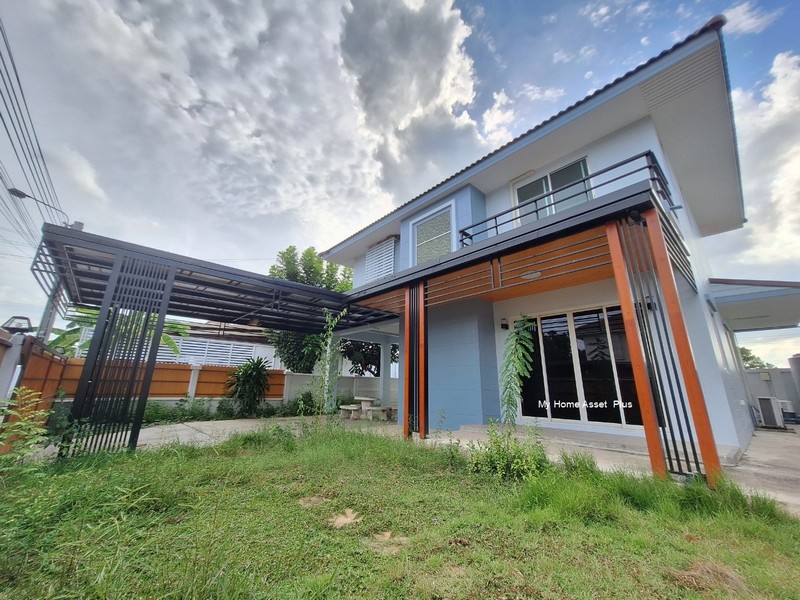 MH0001 ขายบ้าน วิวสวน บ้านกล้วย-ไทรน้อย ขนาด 55 ตร.วา บ้านสภาพดี พร้อมอยู่ ทำเลโดน หลังมุมโครงการ : บ้าน วิวสวน บ้านกล้วย-ไทรน้อย / Baan View Suan Baan Kluay-Sai Noiราคาขาย 3.79 ล้านบาท บ้านสภาพดี พร้อมอยู่ ทำเลโดน หลังมุม จุดเด่น :- โครงการตั้งอยู่บนถนนบางกรวย-ไทรน้อย สภาพแวดล้อมดี มีระบบรักษาความปลอดภัย และกล้องวงจรปิดรายละเอียด :- ขนาดที่ดิน : 55 ตารางวา- 4 ห้องนอน, 3 ห้องน้ำ- 2 ที่จอดรถสิ่งอำนวย