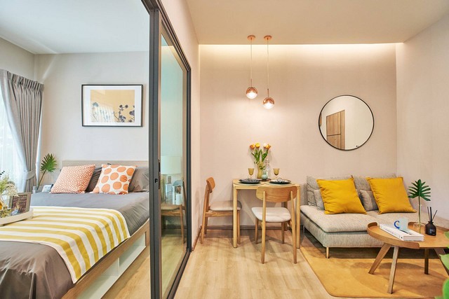 Sub0921ขายดาวน์ คอนโด U Residence Srisamarn ชั้น 2 อาคาร Bยู เรสซิเดนท์ ศรีสมานราคาตามหน้าสัญญา 1,340,000 บาท มี Cashback ให้อีก 110,000 บาท ผ่อนเดือนละ 4,000 บาทงวดสุดท้าย 30 มีนาคม 2567 ชำระ 38,500 ครับขายดาวน์ 11,500 บาท ชั้น 2 อาคาร B คอนโดมีทั้งหมด 7 ชั้น ห้องขนาด 30.2 ตรม. เพดานสูง 2.7 เมตร  เฟอร์นิเจอร์ครบ พร้อม Built-in แบบ fully furnished ติดตั้งแอร์ให้ 1 เครื่องบรรยกาศสงบ มี 2 ตึก ที่จอดรถ 60% ค่าส่วนกลาง 28 บาท/ตรม.  โครงการตั้งอยู่ตรงข้