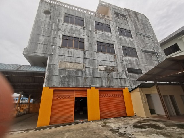 ขายอาคารพาณิชน์ 3 ชั้นครึ่ง 3ห้อง ถนนพานยม อ.เมือง จังหวัดนครศรีธรรมราช   ZST175