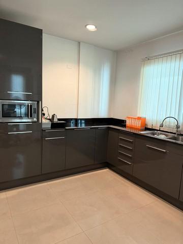 ขายทาวน์โฮม 3 ชั้น ใกล้ Paradise Park หมู่บ้าน พลัส ซิตี้ พาร์ค ศรีนครินทร์ สวนหลวง พื้นที่ใช้สอย 189 ตรม.3 ห้องนอน4 ห้องน้ำ ทำเลดี