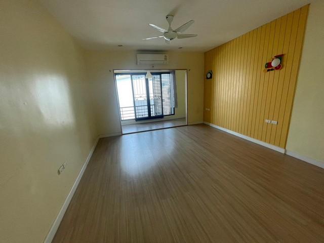 PB3554 ขายทาวน์โฮม 3 ชั้น หลังมุม โครงการ ซิกเนเจอร์ วัชรพล หน้าบ้านทิศเหนือ ใกล้ ตลาดถนอมมิตร