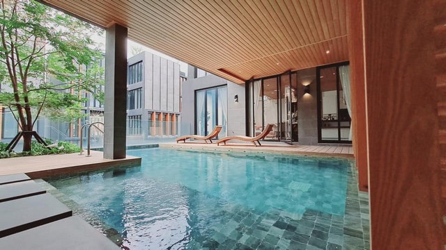 ขายบ้านเดี่ยวหรูพร้อมสระว่ายน้ำส่วนตัว 4 ชั้น  ไบบิวรี่ วิลเลจ ศรีนครินทร์ ( Bibury Village Srinakarin) หลังห้างพาราไดซ์พาร์ค ศรีนครินทร์