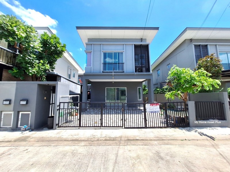 MH0006 ขายบ้าน พฤกษาไลท์ ล็อกซ์ รัตนาธิเบศร์ ขนาด 36.9 ตร.วา บ้านสวยทำเลดีโครงการ :  พฤกษาไลท์ ล็อกซ์ รัตนาธิเบศร์ / Pruksa Lite Lox Rattanathibetราคาขาย 3.39 ล้านบาทจุดเด่น :- ใกล้  MRT ตลาดบางใหญ่ และ MRT สามแยกบางใหญ่รายละเอียด :- ขนาดที่ดิน : 36.9  ตารางวา- 3 ห้องนอน, 2 ห้องน้ำ- 2 ที่จอดรถสิ่งอำนวยความสะดวก :- คลับเฮ้าส์- สระว่ายน้ำ- ฟิตเนส- สวนสาธารณะ- สนามเด็กเล่น- Access Control- กล้องวงจรปิด- ระบบรักษาความปลอดภัย