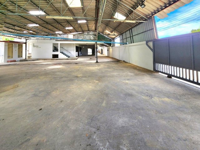 ขายบ้าน 2 ชั้น พร้อมโกดังพุทธมณฑลสาย 1 ซอย 51 เขคตลิ่งชัน จังหวัด กทม