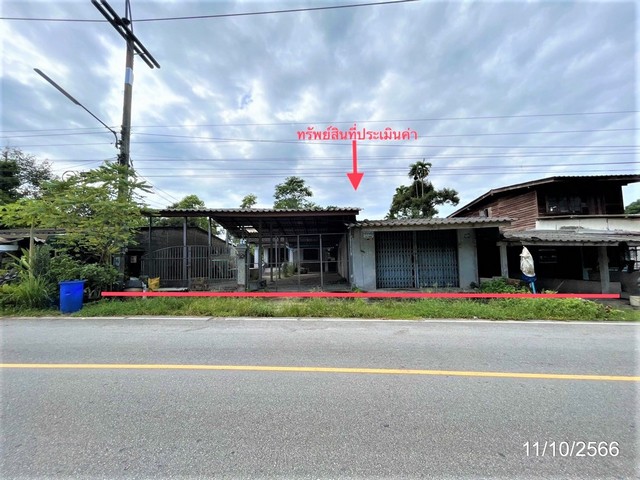   รายละเอียดเพิ่มเติม Code ID : PKK02-11569  ราคาขาย  3,421,000 บาท- ขนาดพื้นที่ :   340.10 ตร.ว.- พื้นที่ใช้สอย : 220.00 ตร.ม.  - จำนวนห้อง :   3 ห้องนอน 2 ห้องน้ำ - ที่จอดรถ :   2    คัน- บ้านหันทางทิศ : ตะวันตกเฉียงเหนือ พิกัดทรัพย์ : https://maps.app.goo.gl/eEiserZHSybUf74s5    สถานที่ใกล้เคียง- ใกล้แม็คโคร เวียงสระ- ใกล้โลตัส เอ็กซ์เพรส เวียงสระ - ใกล้โลตัส เวียงสระ - ใกล้โรงพยาบาลเวียงเวช สอบถามเพิ่มเติม/นัดชมโทร. 097-419-5982(พลอย)โทร. 096-932-4624(ออมส