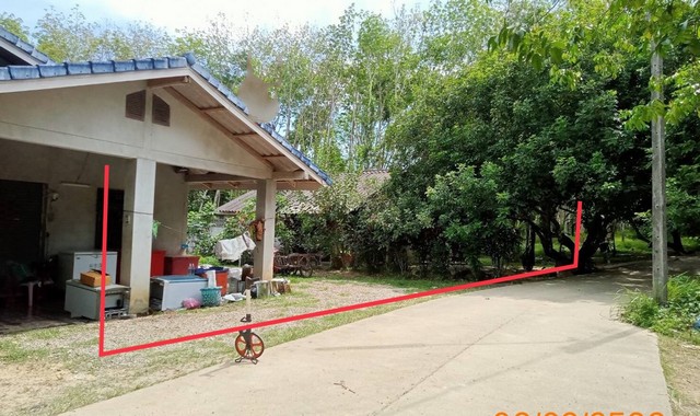 รายละเอียดเพิ่มเติมCode ID : PKK02-10113ราคาขาย      2,695,000 บาท- ขนาดพื้นที่ :   379.20 ตร.ว (3 งาน / 79.20 ตร.ว) - พื้นที่ใช้สอย :    42.50 ตร.ม- จำนวนห้อง :  1 ห้องนอน 1 ห้องน้ำ- ที่จอดรถ :     1-2 คัน- บ้านเดี่ยว :        1 ชั้น- บ้านเดี่ยวหันทางทิศ : -- อายุอาคาร :    20 ปีพิกัดทรัพย์  :   https://maps.app.goo.gl/Z43yxdKShofa4nUr7สถานที่ใกล้เคียง- ใกล้ตลาดนัดโรงรถไสไทย กระบี่- ใกล้โรงเรียนหนองทะเลวิทยา- ใกล้โรงเรียนประทีปศึกษา- ใกล้โรงเรียนบ้านเขากลมส�