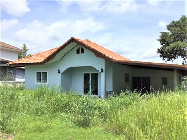 รายละเอียดเพิ่มเติมCode ID :   PKK02-16031ราคาขาย       1,884,000 บาท- ขนาดพื้นที่ :  223 ตร.ว (2 งาน / 23 ตร.ว)- พื้นที่ใช้สอย :    143.75 ตร.ม- จำนวนห้อง :   2 ห้องนอน 2 ห้องน้ำ- จอดรถ :     1-2 คัน- บ้านเดี่ยว :      1 ชั้น- บ้านเดี่ยวหันทางทิศ :- อายุอาคาร :    4 ปีพิกัดทรัพย์ :    https://maps.app.goo.gl/7odYArULCUH2Y5y77สถานที่ใกล้เคียง- ใกล้บิ๊กซี ซูเปอร์เซ็นเตอร์ คำตากล้า- ใกล้โลตัส โกเฟรช ซูเปอร์มาร์เก็ต คำตากล้า- ใกล้โรงเรียนเทศบาลคำตากล้า- ใกล้โ