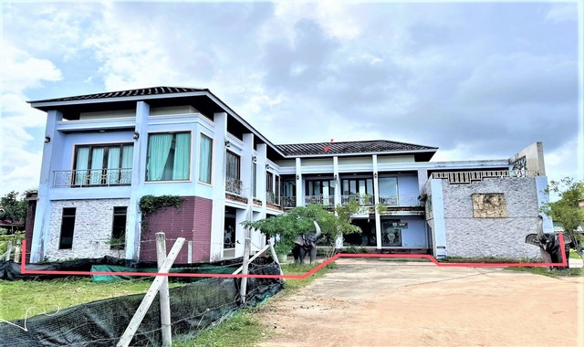 รายละเอียดเพิ่มเติมCode ID : PKK02-09542ราคาขาย      6,120,000 บาท- ขนาดพื้นที่ :   87 ตร.ว - พื้นที่ใช้สอย :    534 ตร.ม- จำนวนห้อง :  3 ห้องนอน 5 ห้องน้ำ- ที่จอดรถ :     1-2 คัน- บ้านเดี่ยว :        2 ชั้น- บ้านเดี่ยวหันทางทิศ : -- อายุอาคาร :    10 ปีพิกัดทรัพย์ :  https://maps.app.goo.gl/vckhemR74yBv1DdY9สถานที่ใกล้เคียง- ใกล้ตลาดนัดรถเมล์กระบี่- ใกล้โลตัส โกเฟรช ซูเปอร์มาร์เก็ต กระบี่- ใกล้โรงพยาบาลกระบี่- ใกล้โรงเรียนเทศบาล 2 (คลองจิหลาด)สอบถ