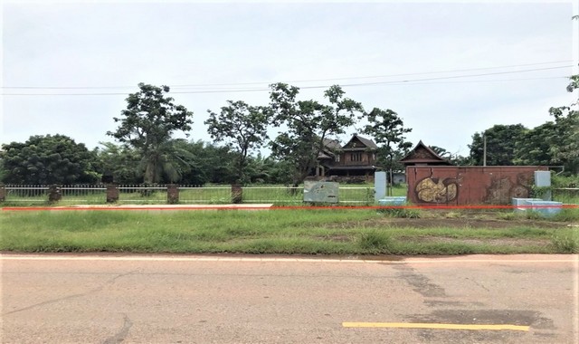 รายละเอียดเพิ่มเติมCode ID :   PKK02-07040ราคาขาย       4,898,000 บาท- ขนาดพื้นที่ :  1,513 ตร.ว (3 ไร่ / 3 งาน / 13 ตร.ว)- พื้นที่ใช้สอย :  346.60 ตร.ม- จำนวนห้อง :   4 ห้องนอน 3 ห้องน้ำ- จอดรถ :     1-2 คัน- บ้านไม้ทรงไทย :   2 ชั้น- บ้านไม้ทรงไทยหันทางทิศ :- อายุอาคาร :    14 ปีพิกัดทรัพย์ :     https://maps.app.goo.gl/JG3Am7jYtAh11FRBAสถานที่ใกล้เคียง- ใกล้บิ๊กซี ซูเปอร์เซ็นเตอร์ คำตากล้า- ใกล้โลตัส โกเฟรช ซูเปอร์มาร์เก็ต คำตากล้า- ใกล้โรงพยาบาลคำตากล้า-