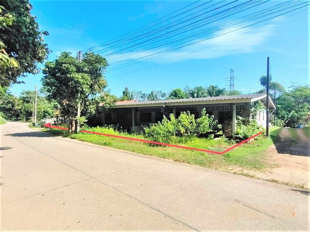 รายละเอียดเพิ่มเติมCode ID : PKK02-09254ราคาขาย      6,727,000 บาท- ขนาดพื้นที่ :   961 ตร.ว (2 ไร่ / 1 งาน / 61 ตร.ว)- พื้นที่ใช้สอย :    472.50 ตร.ม- จำนวนห้อง :   10 ห้องนอน 5 ห้องน้ำ- ที่จอดรถ :     1-2 คัน- บ้านเดี่ยว :        1 ชั้น- บ้านเดี่ยวหันทางทิศ : -- อายุอาคาร :    17 ปีพิกัดทรัพย์ :  https://maps.app.goo.gl/TyMmtYY6fymvKWDn8สถานที่ใกล้เคียง- ใกล้เซ็นทรัล กระบี่ - ใกล้ตลาดนัดรถเมล์กระบี่- ใกล้มินิบิ๊กซี​ ปั้มเชลล์​ แยกตลาดเก่า- ใกล้บิ๊กซี ซูเปอร์�